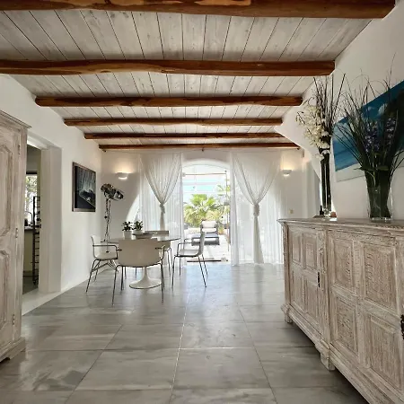 Areti By Whitelist Mykonos * אורנוס